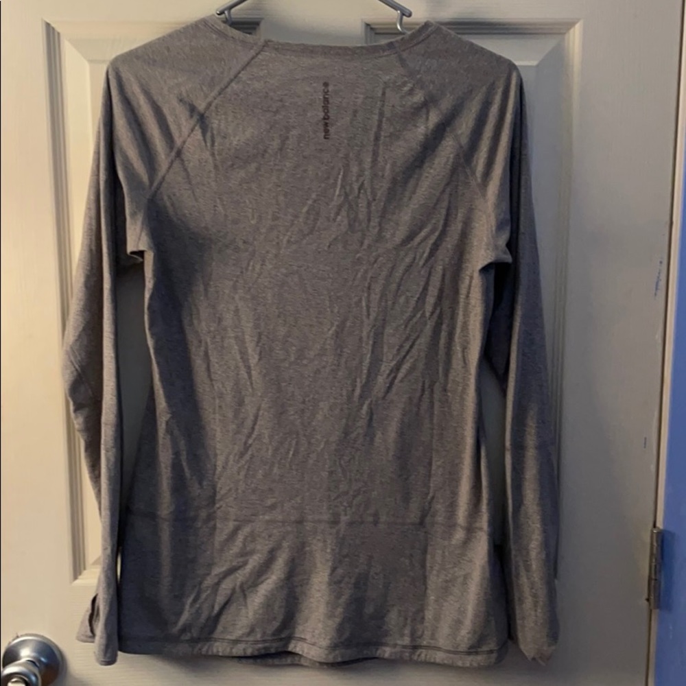 Last Chance item! New Balance Running/Yoga long sleeve shirt Med - Picture 3 of 4